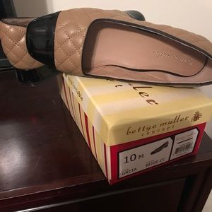 WomenTan loafers with black patent leather size 10